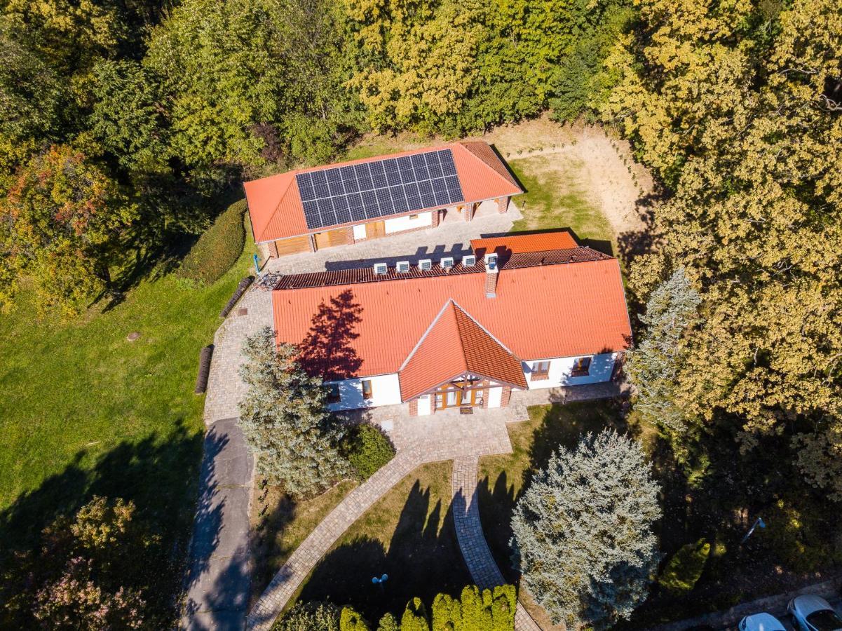 Haracsi Vendeghaz Hotell Zselickisfalud Exteriör bild